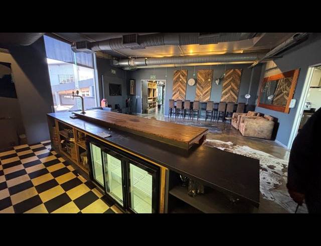 BUSINESS PROPERTY TO RENT IN NORTHGATE ISLAND